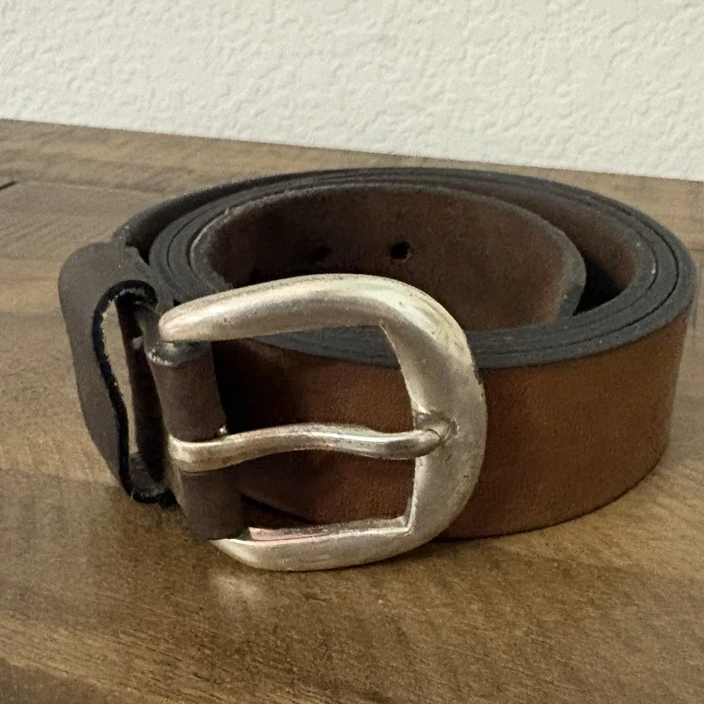 Levi's Embossed Logo 100% Soft Leather Belt Brown Size 40 VINTAGE